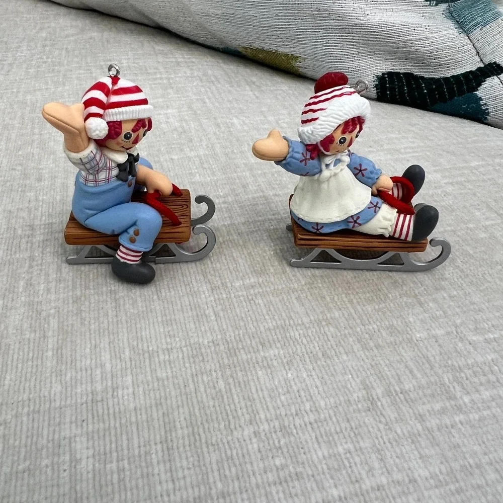 Hallmark Keepsake 2005 Raggedy Ann Andy Holiday Sledding Ornament‎ Set NIB